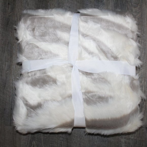 NWT UGG‎ SHAYLA ZEBRA FUR PLUSH THROW BLANKET 50 X 70 Multi $168 - Picture 7 of 7